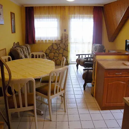 Balatoniapartman8 *